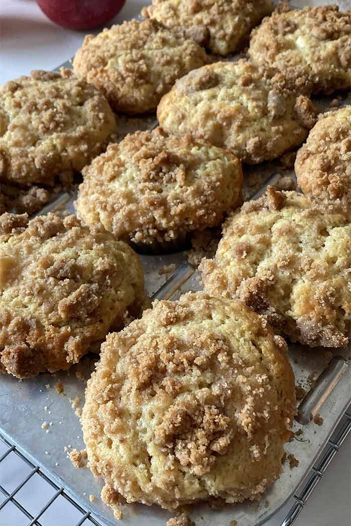 apple muffins with a crunchy cinnamon streusel crumble topping in a muffin pan