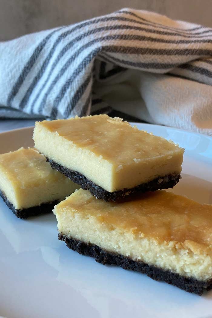 yummy white chocolate Oreo cheesecake bars