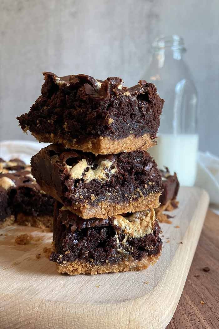 stack of s'mores brownies with graham cracker crust